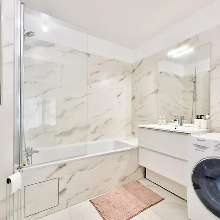 Modern & Comfortable *